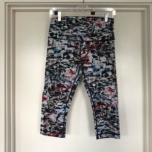 Lululemon printed crops size 10